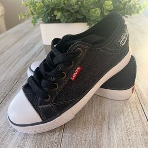 Boy’s Levi shoes.